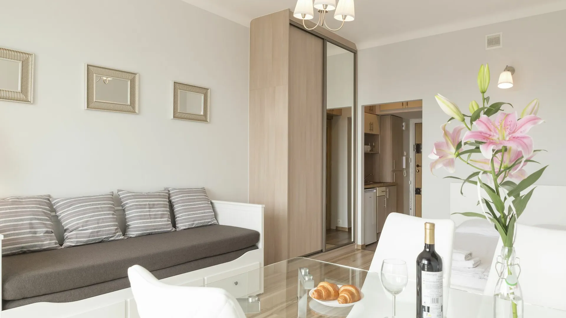 Smolna Apartments By City Quality Varšava Polsko